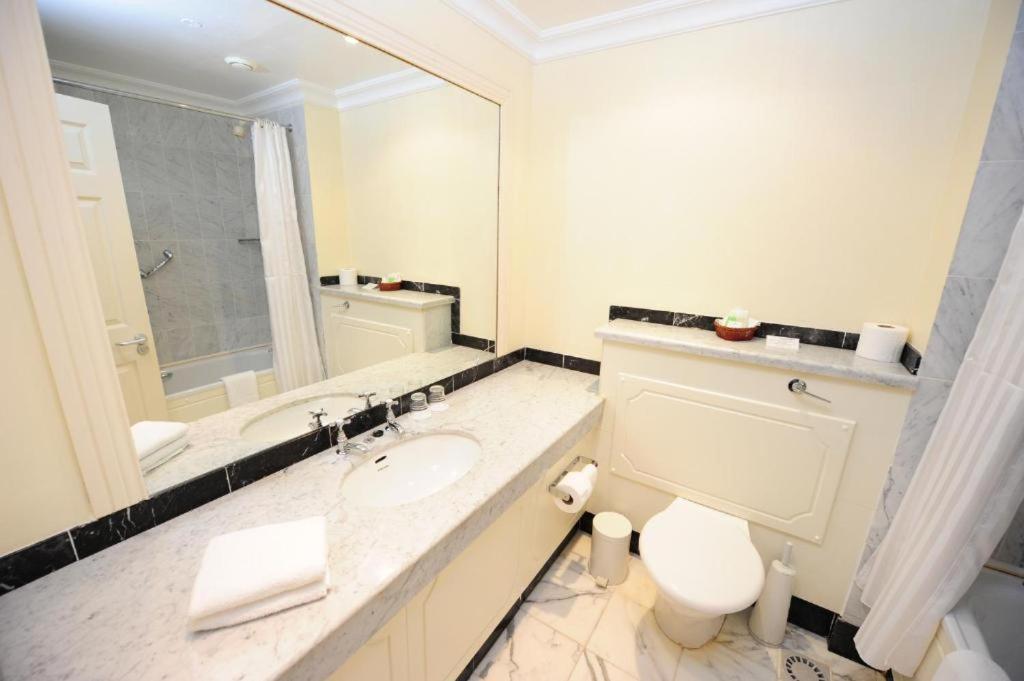 Butler Arms Hotel วอเตอร์วิลล์ ภายนอก รูปภาพ